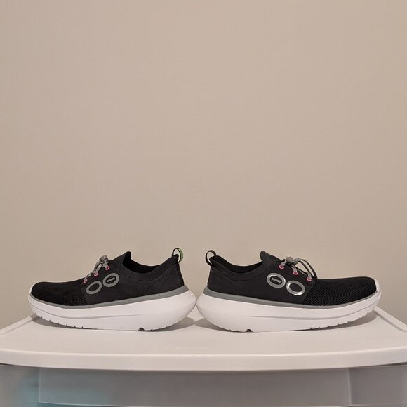 Oofos Oomy Stride Sneakers, Black White, Size 8 - Picture 5 of 10